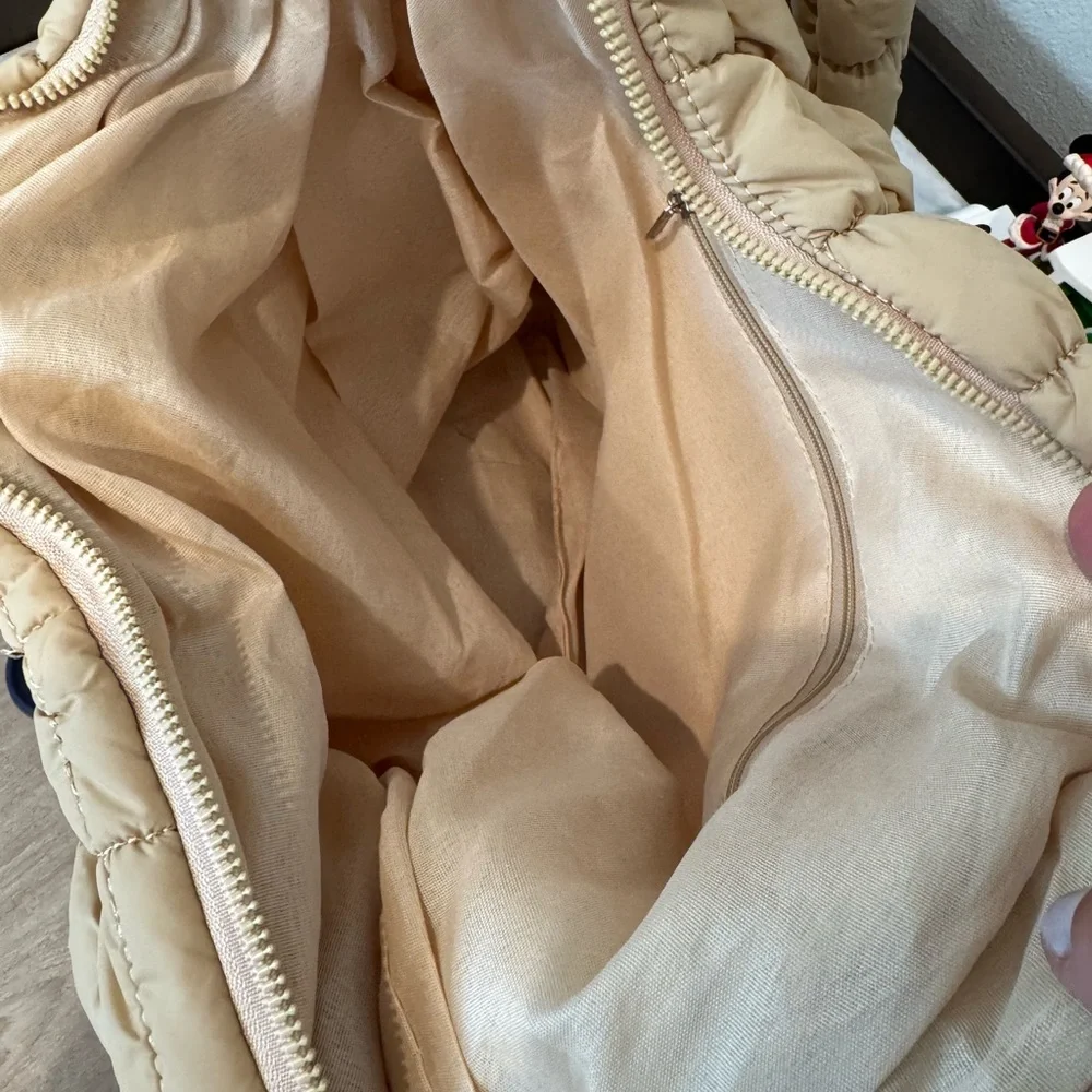 Viral puffy bag - tan/beige new no tags - Picture 3 of 5